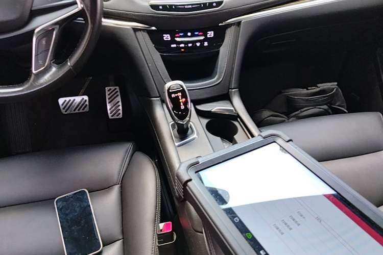 Used Cadillac XT5 2018 25T Tech Model Gear Lever