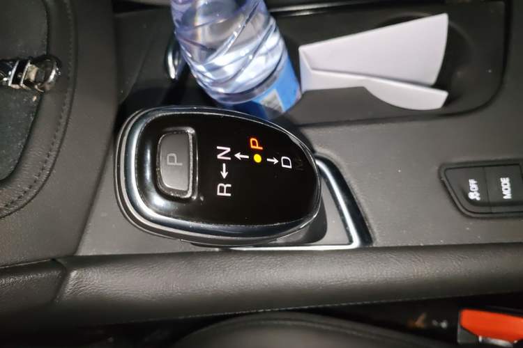 Used Cadillac XT5 2018 28E Four-Wheel Drive Tech Version Gear Lever