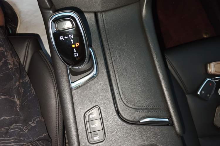Used Cadillac XT5 2018 28E Four-Wheel Drive Tech Version Gear Lever