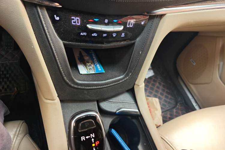 Used Cadillac XT5 2018 25T Luxury Model Gear Lever