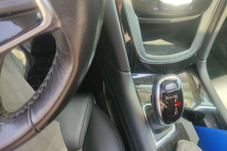 Used Cadillac XT5 2018 25T Luxury Model Gear Lever