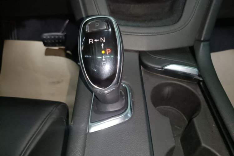 Used Cadillac XT5 2018 25T Luxury Model Gear Lever