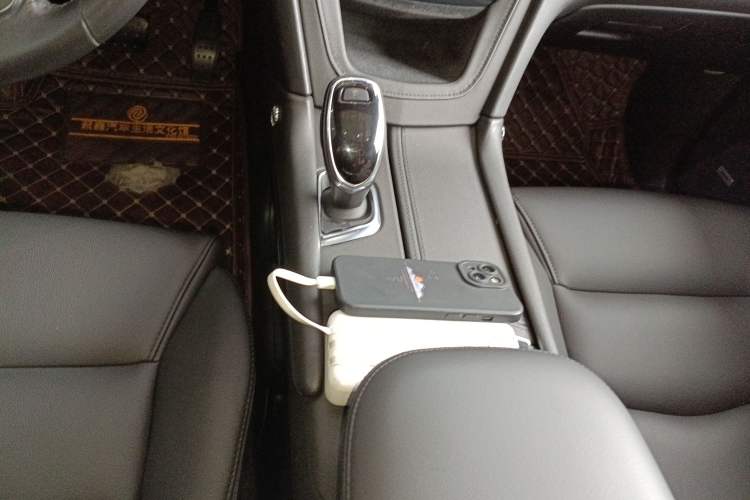 Used Cadillac XT5 2018 25T Tech Model Gear Lever
