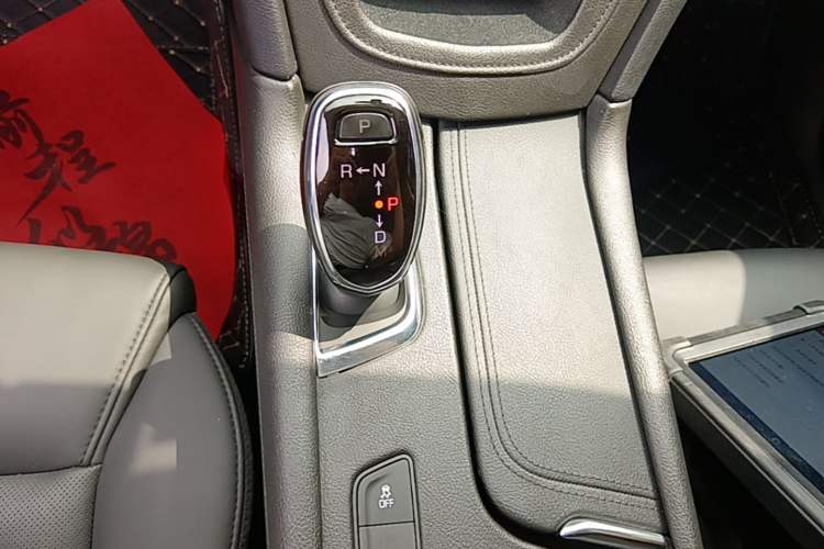 Used Cadillac XT5 2018 25T Luxury Model Gear Lever