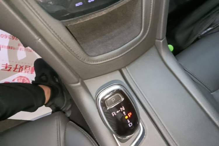 Used Cadillac XT5 2018 28E Four-Wheel Drive Tech Version Gear Lever