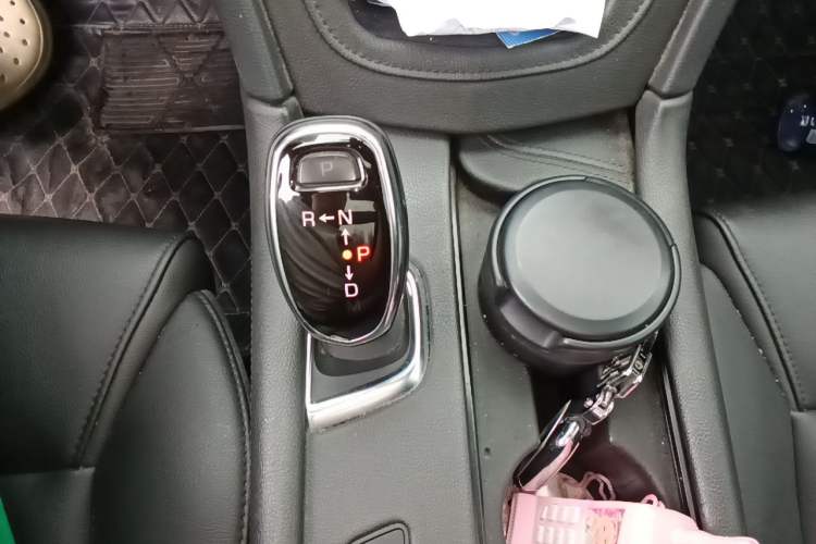 Used Cadillac XT5 2018 28E Four-Wheel Drive Tech Version Gear Lever