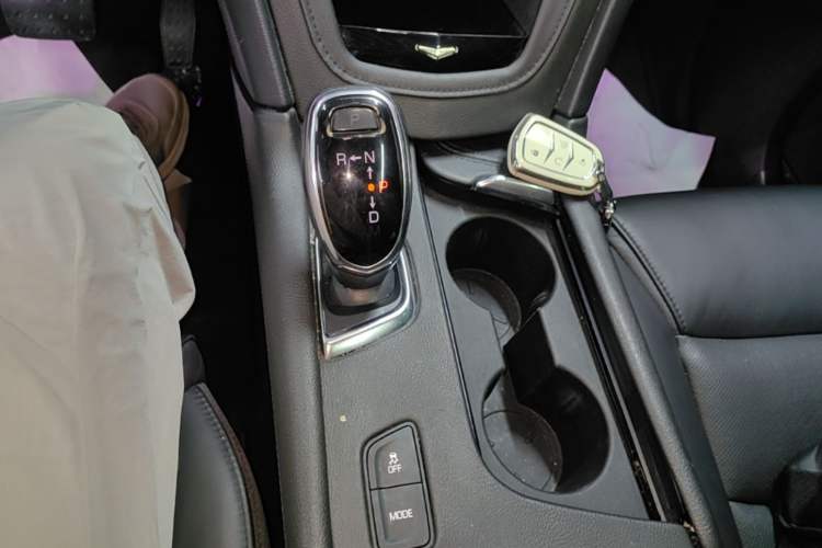 Used Cadillac XT5 2018 25T Luxury Model Gear Lever