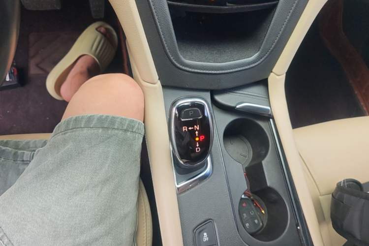 Used Cadillac XT5 2018 25T Luxury Model Gear Lever