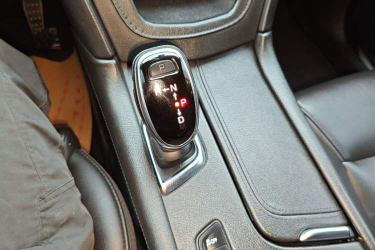 Used Cadillac XT5 2018 28E Four-Wheel Drive Tech Version Gear Lever