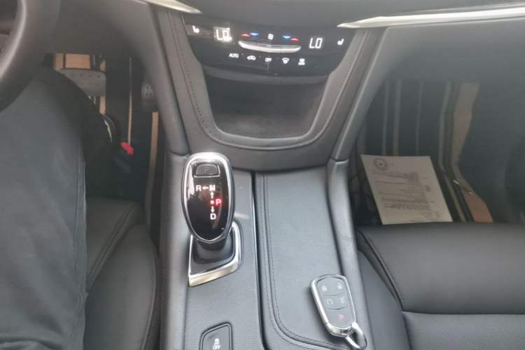 Used Cadillac XT5 2018 25T Luxury Model Gear Lever