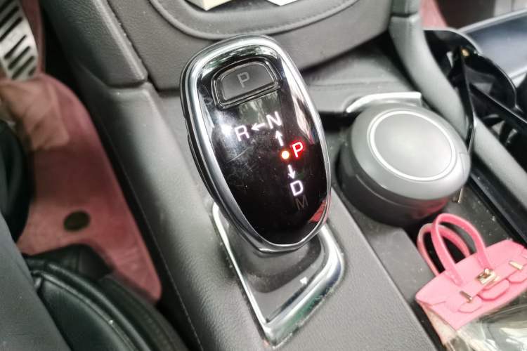 Used Cadillac XT5 2018 25T Luxury Model Gear Lever