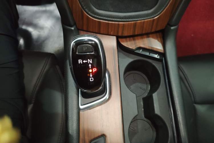 Used Cadillac XT5 2018 25T Luxury Model Gear Lever