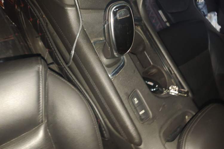 Used Cadillac XT5 2018 25T Luxury Model Gear Lever