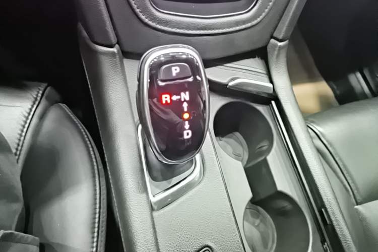 Used Cadillac XT5 2018 25T Luxury Model Gear Lever