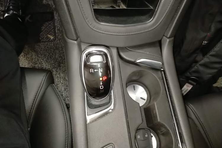 Used Cadillac XT5 2018 28E Four-Wheel Drive Tech Version Gear Lever