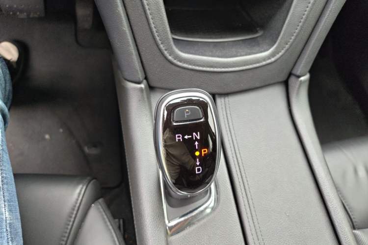 Used Cadillac XT5 2018 25T Luxury Model Gear Lever
