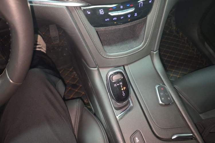 Used Cadillac XT5 2018 25T Luxury Model Gear Lever