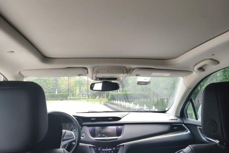 Used Cadillac XT5 2018 25T Luxury Model Headliner