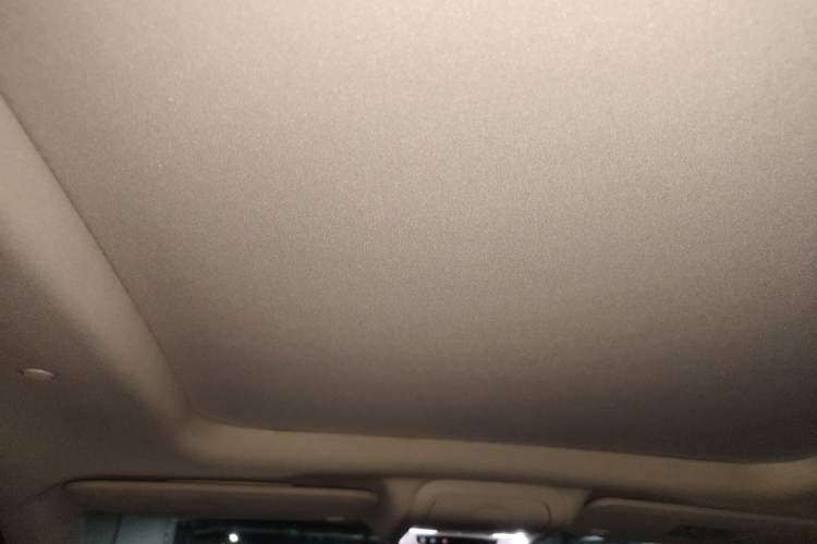 Used Cadillac XT5 2018 25T Luxury Model Headliner