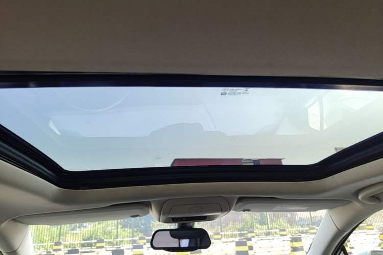 Used Cadillac XT5 2018 25T Luxury Model Headliner