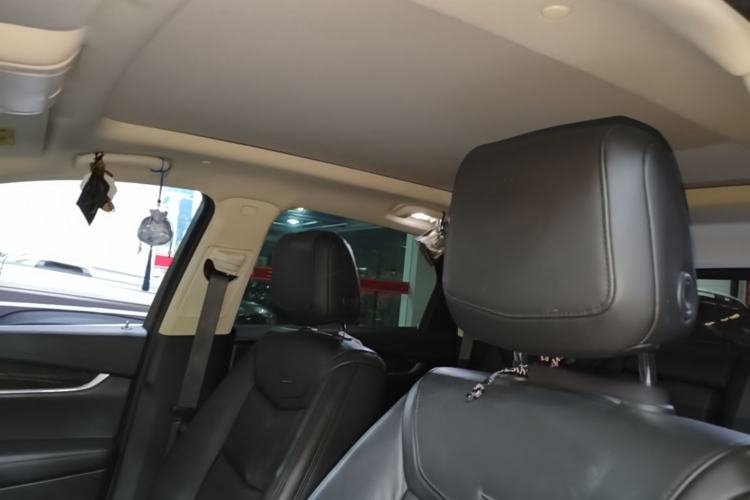 Used Cadillac XT5 2018 25T Luxury Model Headliner