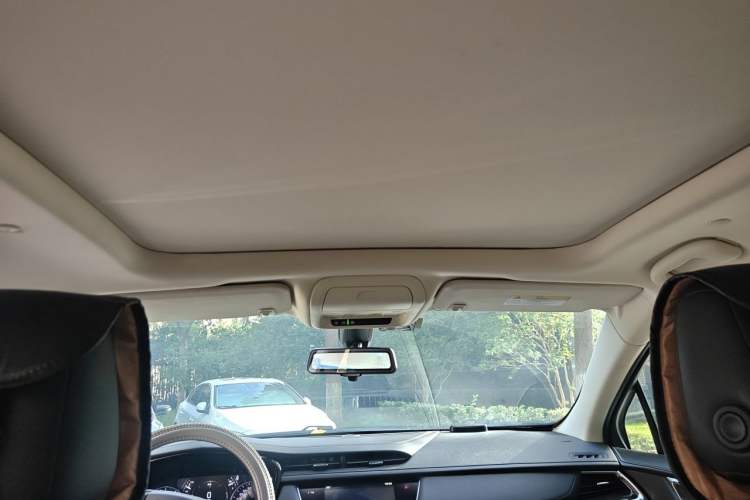 Used Cadillac XT5 2018 25T Luxury Model Headliner
