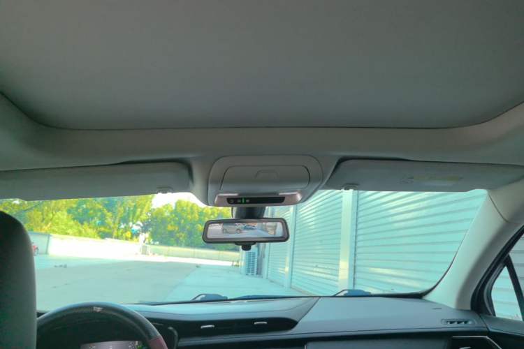 Used Cadillac XT5 2018 25T Luxury Model Headliner