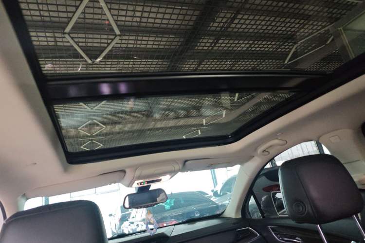 Used Cadillac XT5 2018 25T Luxury Model Headliner
