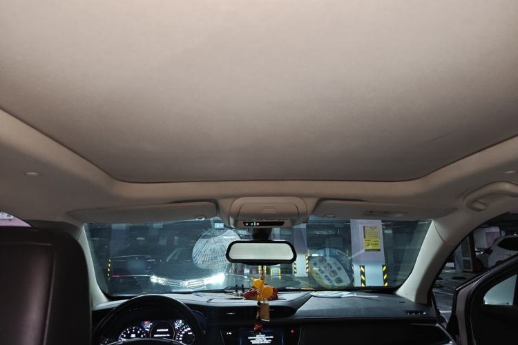 Used Cadillac XT5 2018 25T Luxury Model Headliner