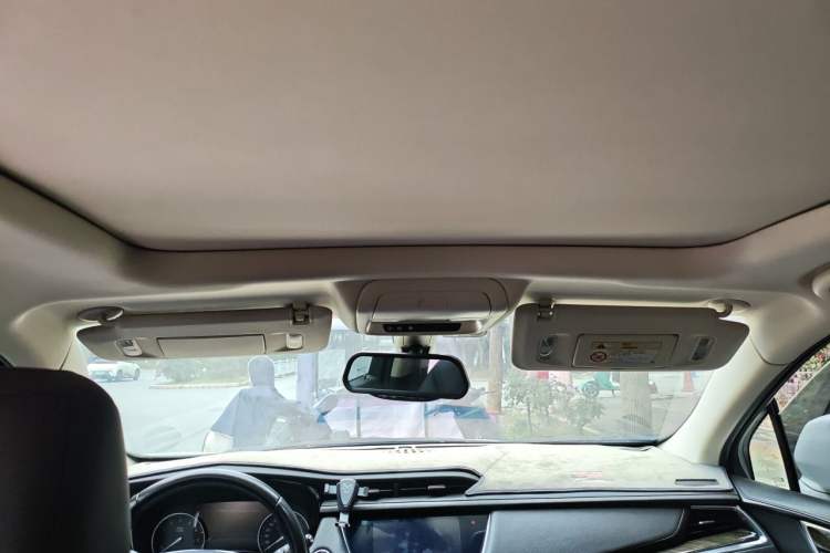 Used Cadillac XT5 2018 25T Luxury Model Headliner
