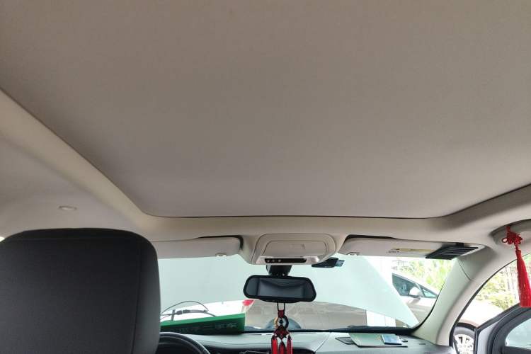 Used Cadillac XT5 2018 25T Luxury Model Headliner