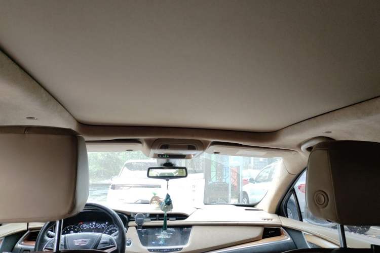 Used Cadillac XT5 2018 28E 4x4 Platinum Edition Headliner