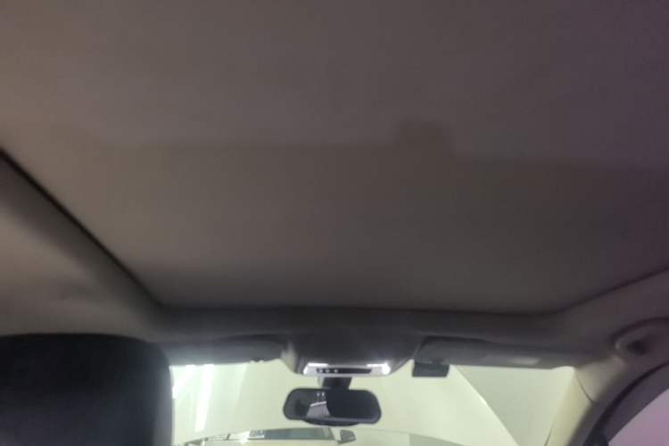 Used Cadillac XT5 2018 25T Luxury Model Headliner