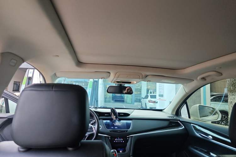 Used Cadillac XT5 2018 25T Luxury Model Headliner