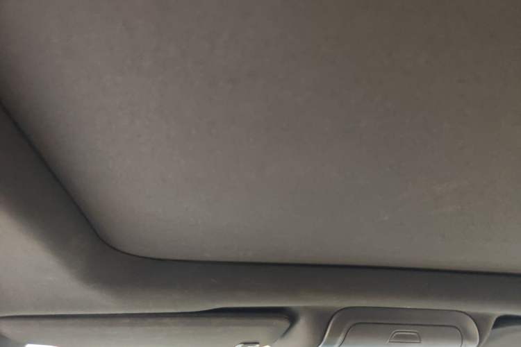 Used Cadillac XT5 2018 25T Luxury Model Headliner