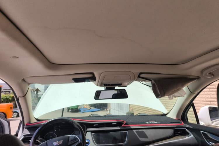 Used Cadillac XT5 2018 25T Luxury Model Headliner