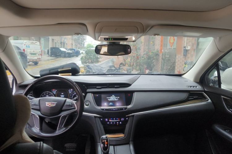 Used Cadillac XT5 2018 25T Luxury Model Headliner