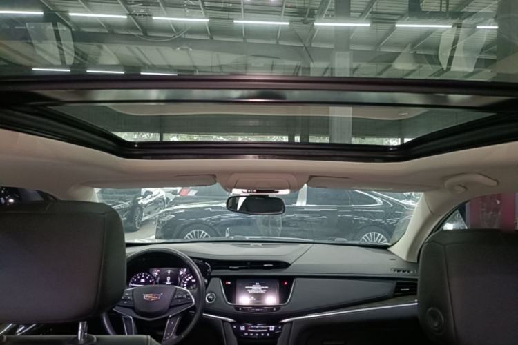 Used Cadillac XT5 2018 25T Luxury Model Headliner