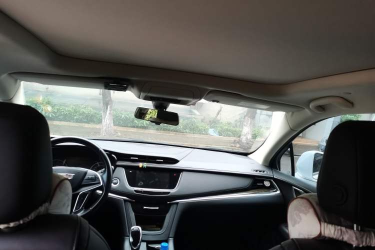 Used Cadillac XT5 2018 25T Luxury Model Headliner