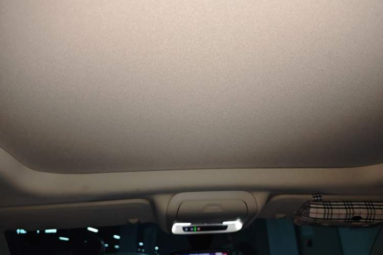 Used Cadillac XT5 2018 25T Luxury Model Headliner