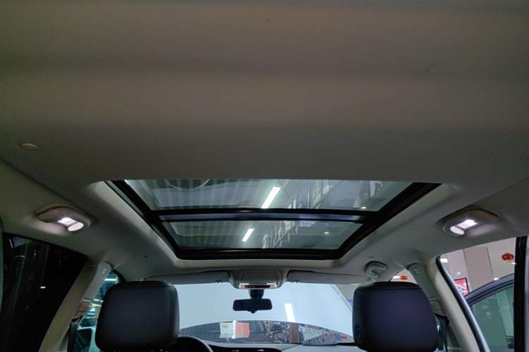 Used Cadillac XT5 2018 25T Luxury Model Headliner