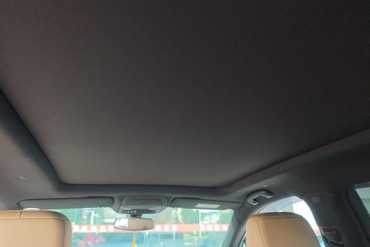 Used Cadillac XT5 2018 25T Luxury Model Headliner