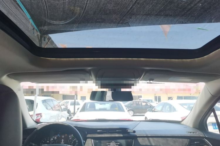 Used Cadillac XT5 2018 25T Luxury Model Headliner