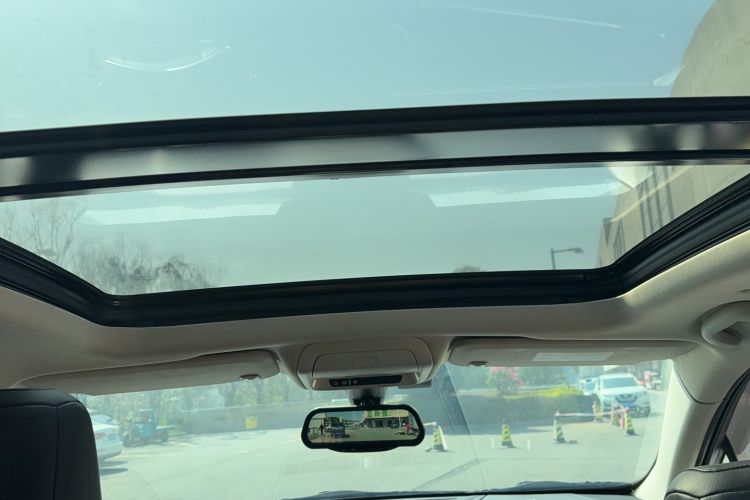Used Cadillac XT5 2018 25T Luxury Model Headliner