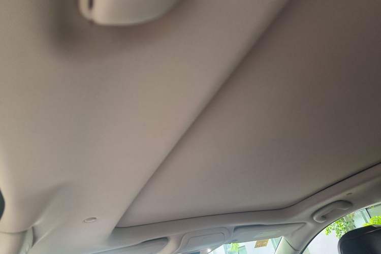 Used Cadillac XT5 2018 25T Luxury Model Headliner
