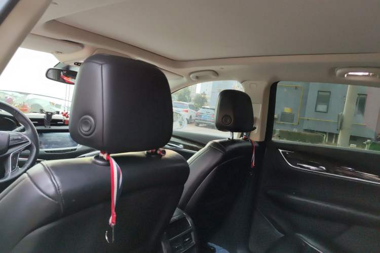 Used Cadillac XT5 2018 25T Luxury Model Headliner