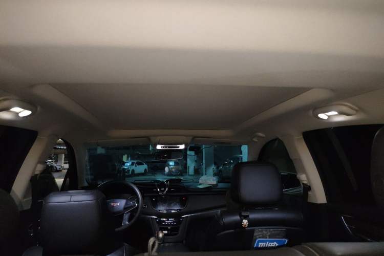 Used Cadillac XT5 2018 25T Luxury Model Headliner