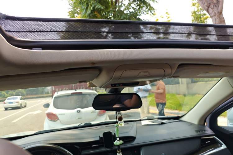 Used Cadillac XT5 2018 25T Luxury Model Headliner