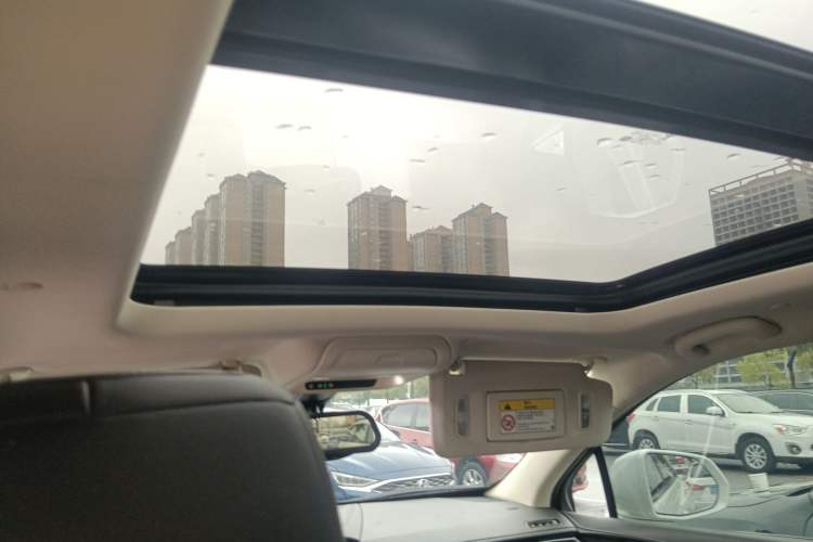 Used Cadillac XT5 2018 25T Luxury Model Headliner