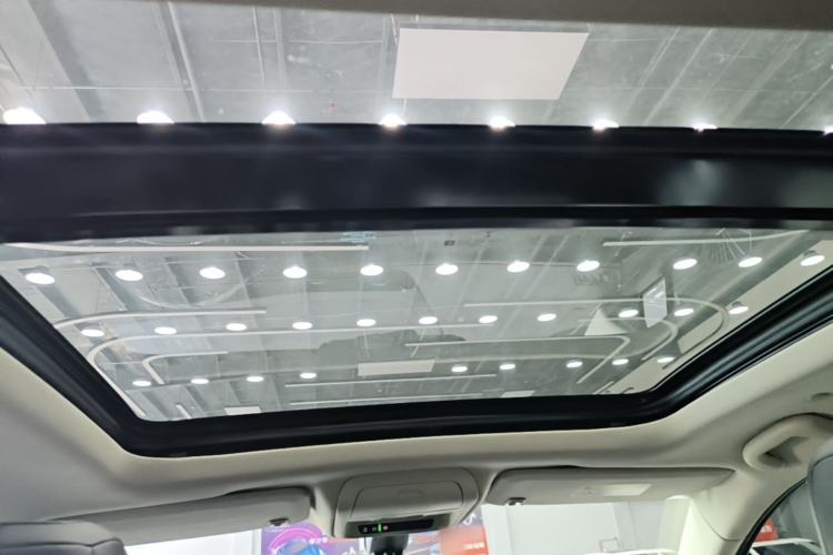 Used Cadillac XT5 2018 25T Luxury Model Headliner